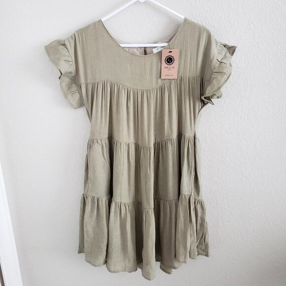 Bluivy Womens NWT Size M Tiered Shift Dress with ruffled Short Sleeves Lined